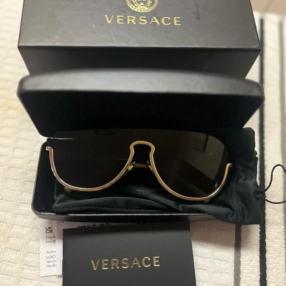 Brand New VERSACE
56MM Pilot Sunglasses Color: Black Gold - Picture 2 of 5